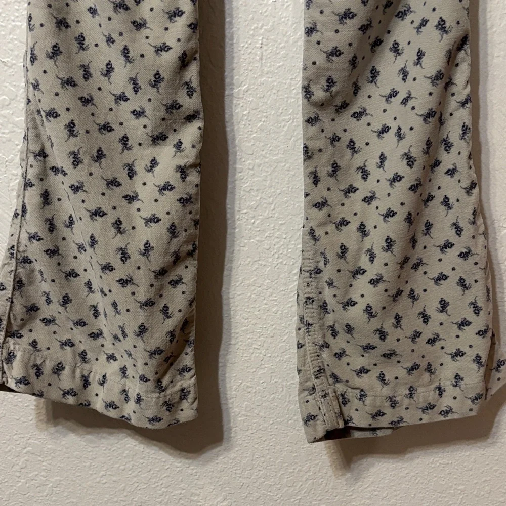 BDG Floral Velveteen Flare Pants Size 28 - Picture 6 of 7